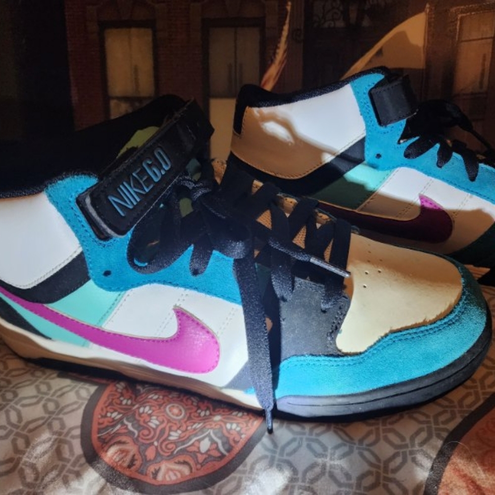 Nike 6.0 Morgans, size 10, Blue with purple - Picture 3 of 10